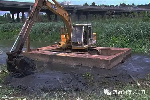 河道正在清淤 河道正在清淤