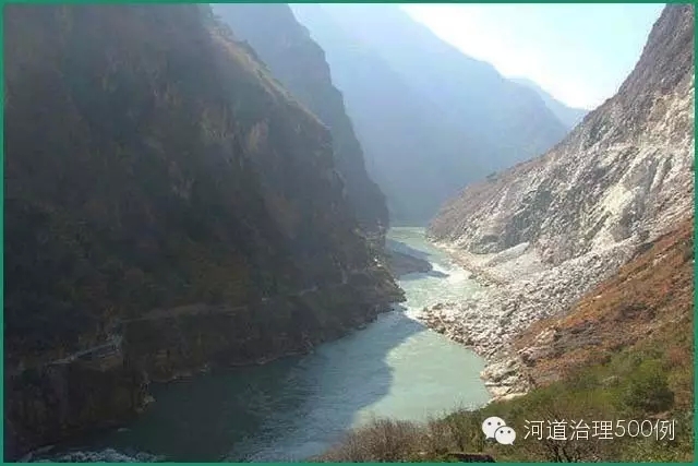 虎跳峡段的金沙江 虎跳峡段的金沙江