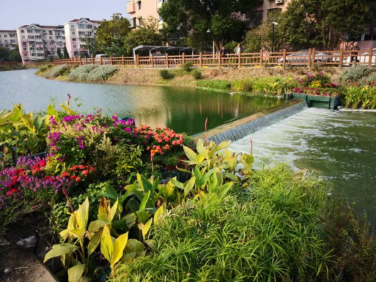 净水“瀑布”也是很美的景观 净水“瀑布”也是很美的景观